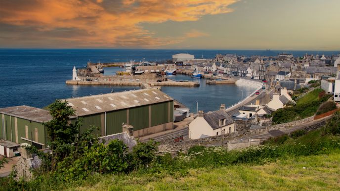 10 Top Destinations for Day Sailing Around Macduff